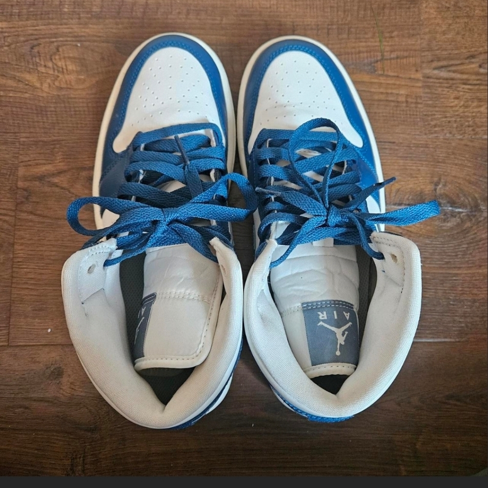 Nike Air Jordans Blue & White - Picture 4 of 5